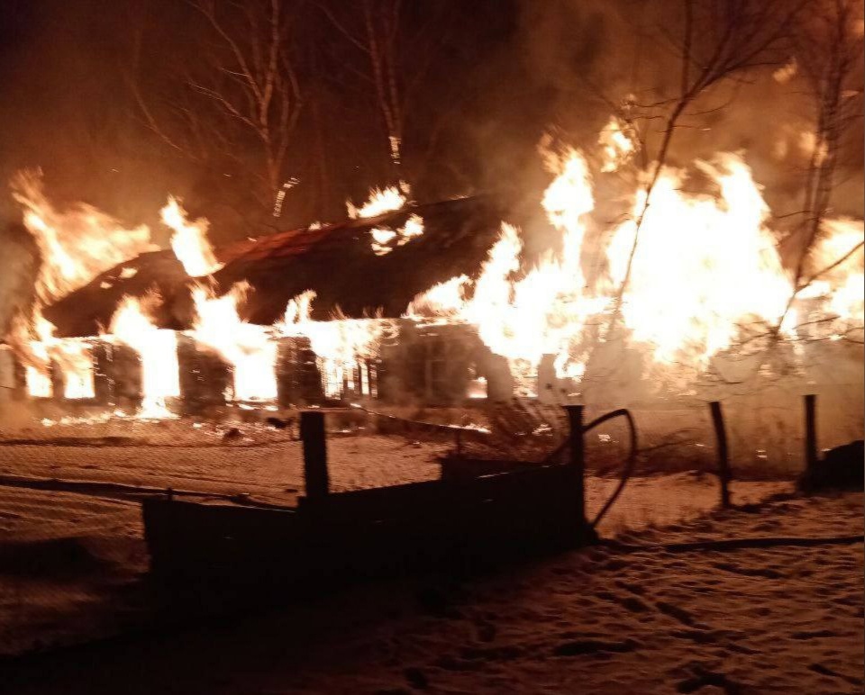 Памятники сгорели при крупном пожаре в селе Чернуха