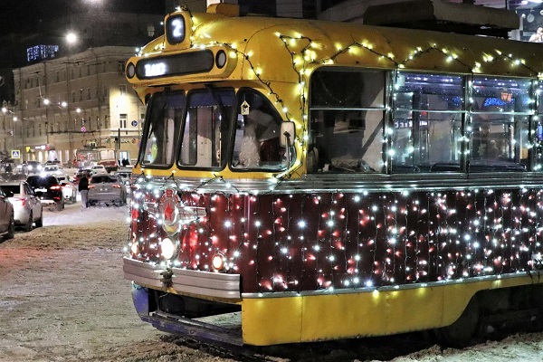 Новогодние трамваи начали курсировать по Нижнему Новгороду