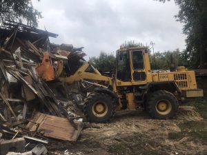 А где запасы на зиму хранить? Законно ли сносить сараи во дворах домов 