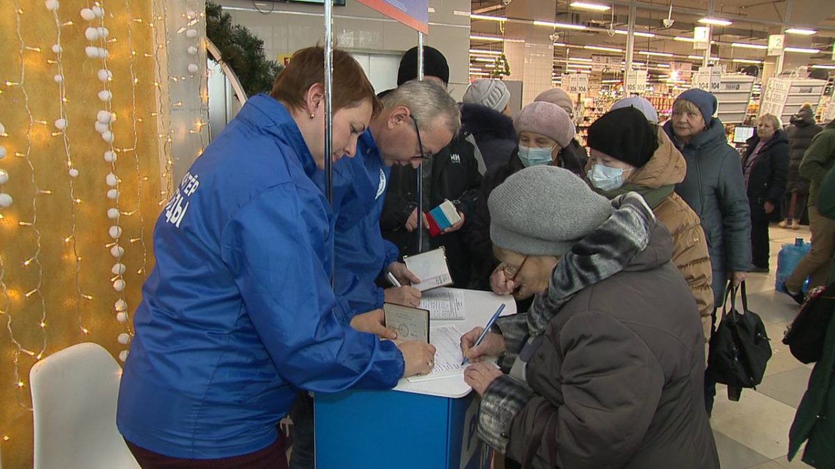 Сбор подписей за кандидата на выборы президента Владимира Путина идет в Сормове