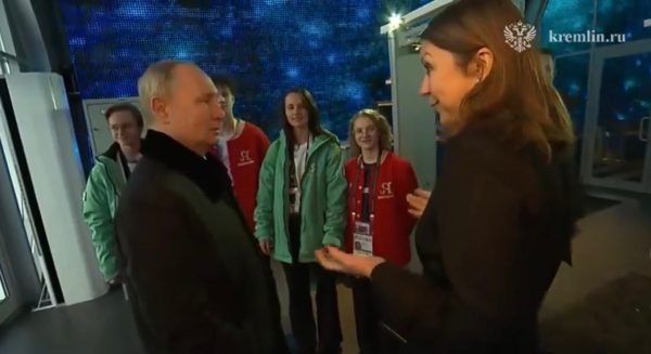 Студентка из Нижнего Новгорода сопровождала Путина на выставке «Россия»
