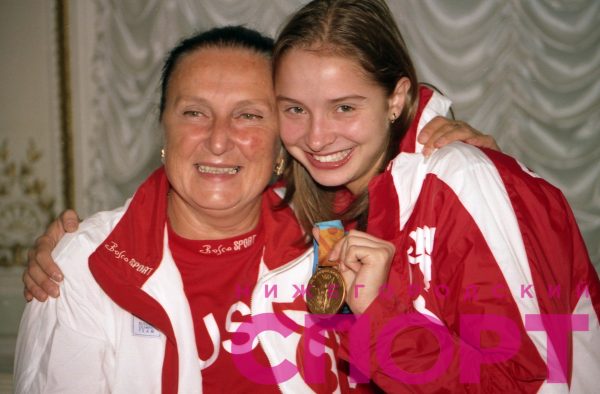 Выдающийся тренер Наталья Тишина работала со всеми пятью нижегородскими «художницами», завоевавшими олимпийское золото. Елена Посевина, единственная из них, праздновала победу в групповых упражнениях на двух Олимпиадах – в 2004 и 2008 годах.