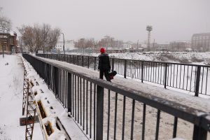 "Альтернативного пути нет": студенческий мост через Почаинский овраг закроют с 30 января