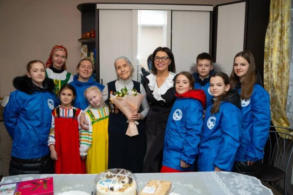 Нижегородских блокадников поздравили активисты движения «Волонтеры Победы»