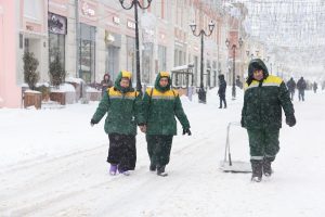 Утонули в снегу: смотрим, как в Нижнем Новгороде борются с последствиями апокалипсиса