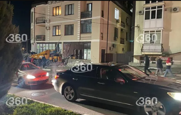 Автокран протаранил шесть автомобилей в Геленджике