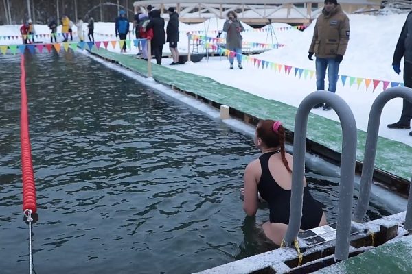 Опубликовано видео с соревнования «моржей» в Ворсме