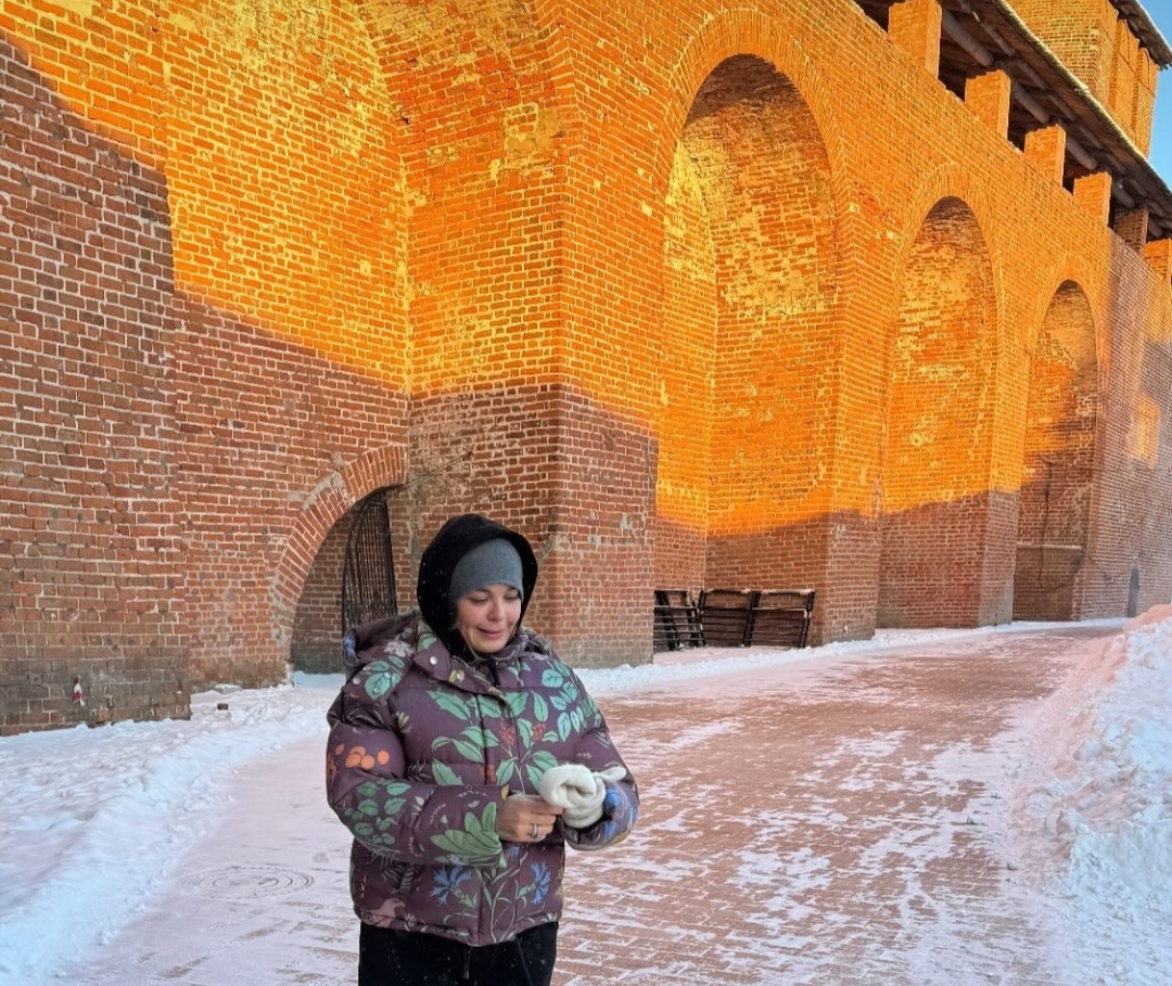 Ирина Пегова прогулялась по новогоднему Нижнему Новгороду 8 января 2023  года | Нижегородская правда