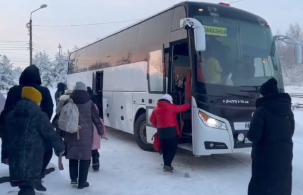 Автобус с туристами застрял на трассе в Нижегородской области