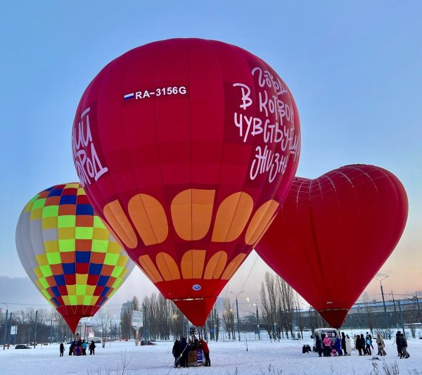 500 нижегородцев поднялись в небо на воздушных шарах «Рождественской фиесты»