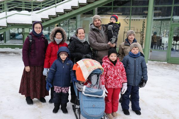 «Не согласны с идеями ЛГБТ*»: канадец рассказал о переезде в Нижний Новгород с женой и 9 детьми