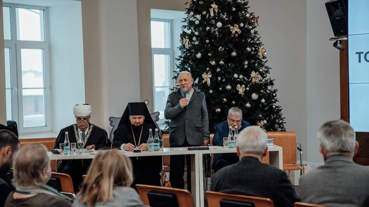 В традиционных Рождественских чтениях приняли участие более 100 человек