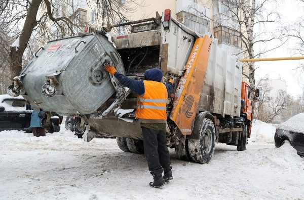 Нижегородцы пожаловались на несвоевременный вывоз мусора после снегопадов