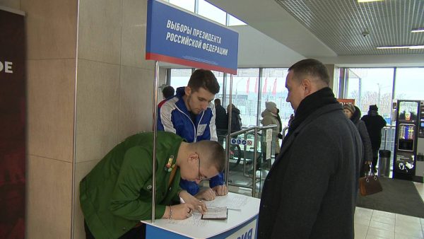В Автозаводском районе собирают подписи за кандидата на выборы президента