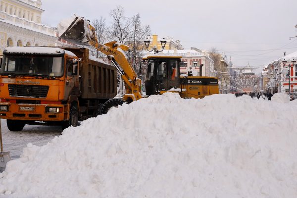Более 1,6 тысячи самосвалов снега вывезли из Нижнего Новгорода за сутки