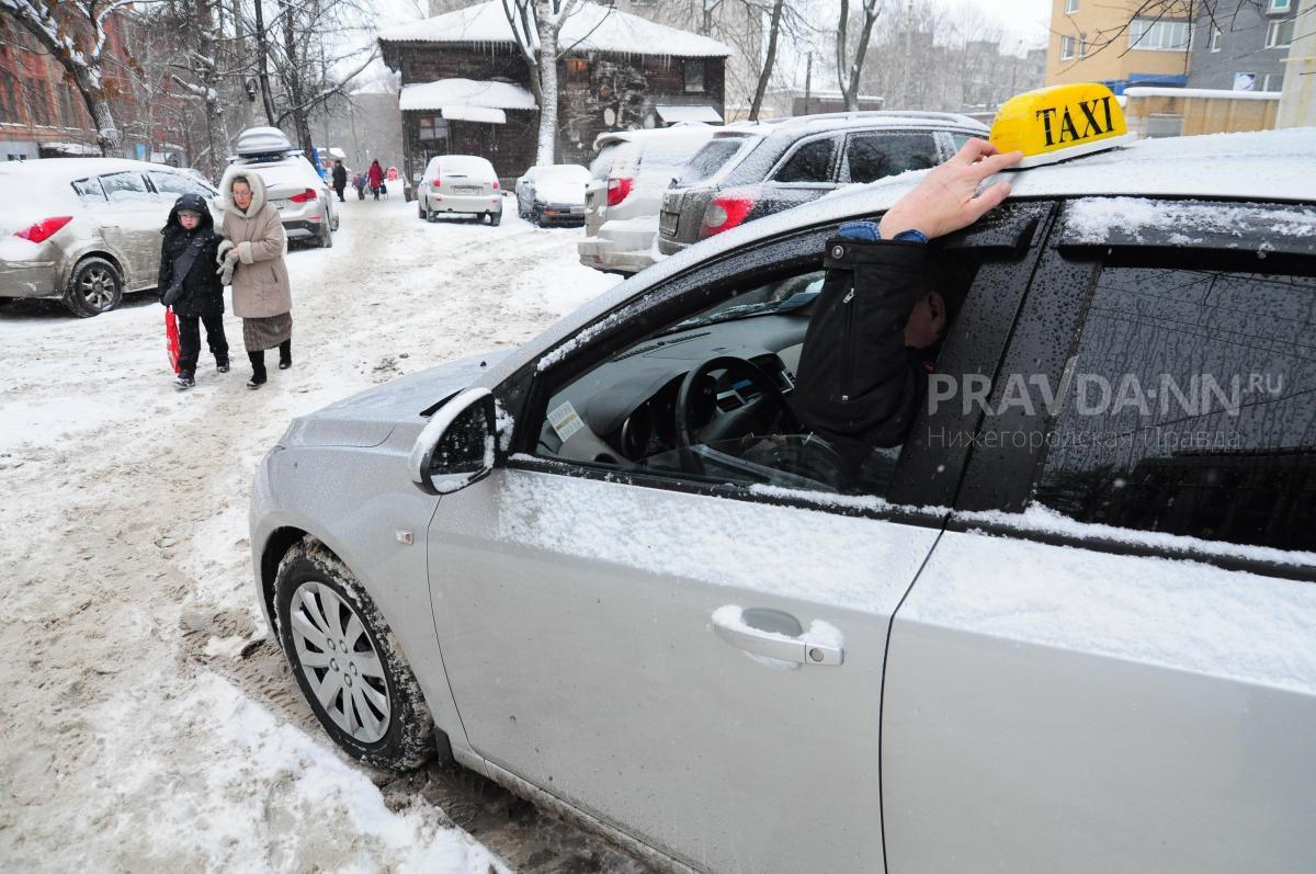 Таксист спас замерзшего на обочине дороги пенсионера в Кстовском районе