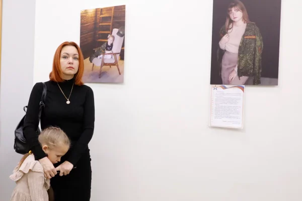 Жены — своим героям: уникальный фотопроект открылся в Нижнем Новгороде