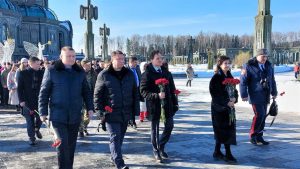 Олег Лавричев поучаствовал в церемонии возложения цветов «Матерям Победителей»