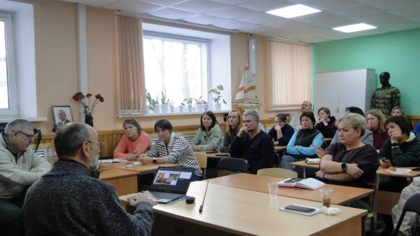 Более 20 нижегородских волонтеров прошли обучение основам кинологии