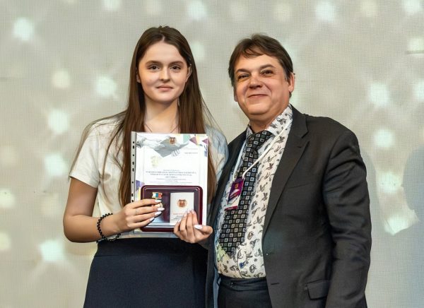 Школьница из Дзержинска победила во Всероссийском конкурсе чтецов «Поэтика»
