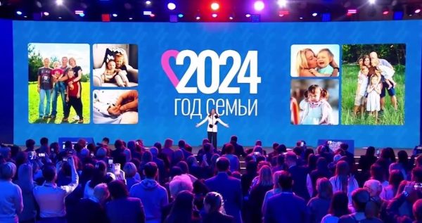 Ирина Дубцова впервые исполнила гимн Года семьи на ВДНХ