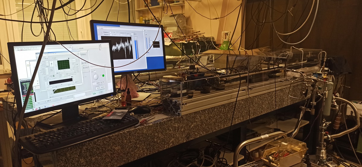 Это спектрометр, на котором работала аспирантка в Гренобле (Франция)