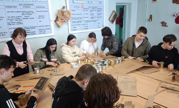 «Своих не бросаем»: как нижегородские ветераны и молодёжь помогают бойцам СВО