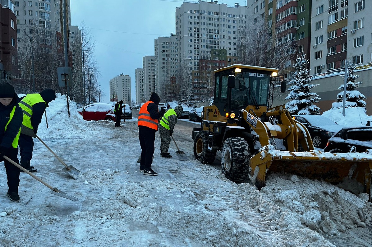 Главы районов Нижнего Новгорода проверили уборку улиц и дворов от снега