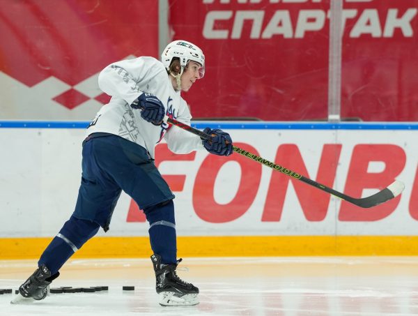 Хоккеист «Торпедо» Атанасов вернулся на лед после травмы