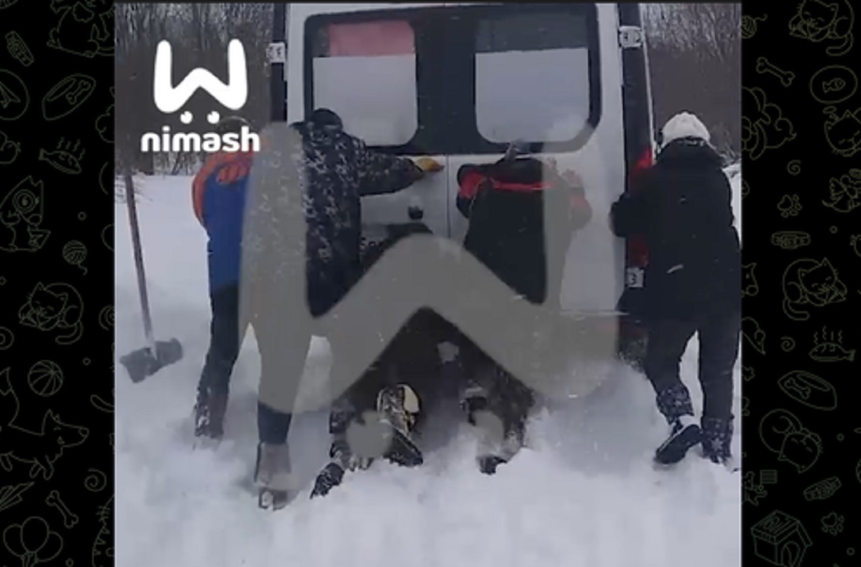 В Володарском округе скорая помощь с пациентом застряла в снегу 08 февраля  2024 года | Нижегородская правда