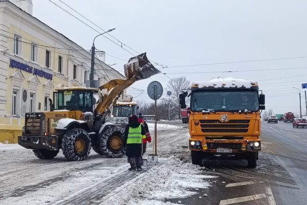 Снег с улиц Нижнего Новгорода будут убирать всю ночь