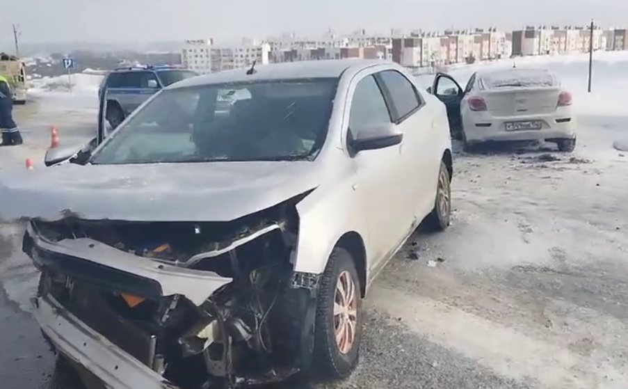Три человека пострадали в автомобильной аварии в Новинках