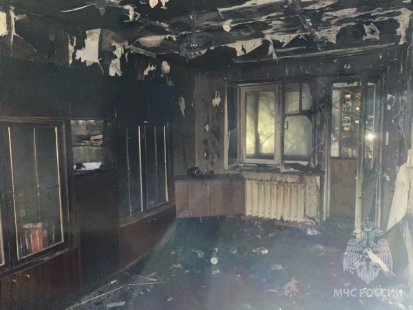 Двух человек спасли при пожаре в многоквартирном доме в Дзержинске