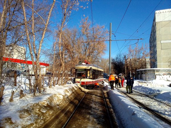Ретро-трамвай сошел с рельсов в Нижнем Новгороде