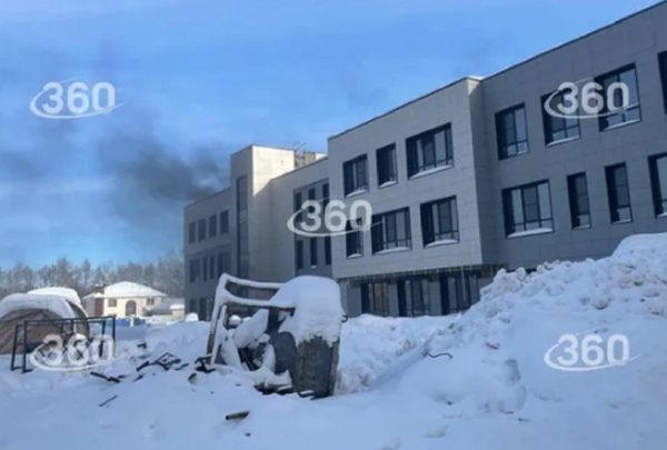 Опубликовано видео пожара в строящейся школе в Подмосковье