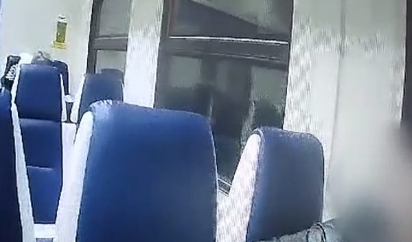 Семейная пара избила и ограбила нижегородца в поезде