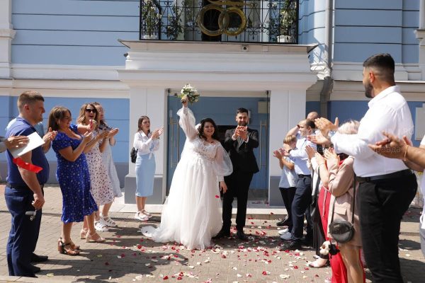 Без баяна и пафоса: нижегородские пары стали экономить на свадьбах