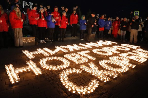 На площади Минина прошла акция памяти жертв теракта в «Крокус Сити Холле»