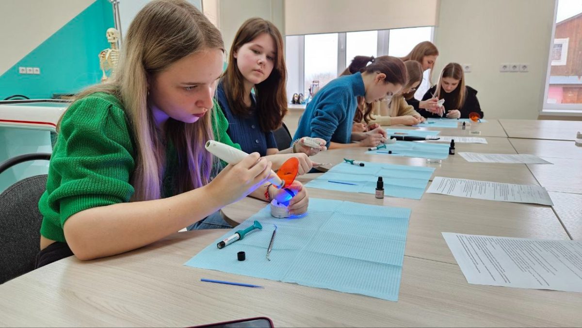 Нижегородских школьников приглашают на бесплатные занятия и мастер-классы по медицине в рамках фестиваля MedSkills