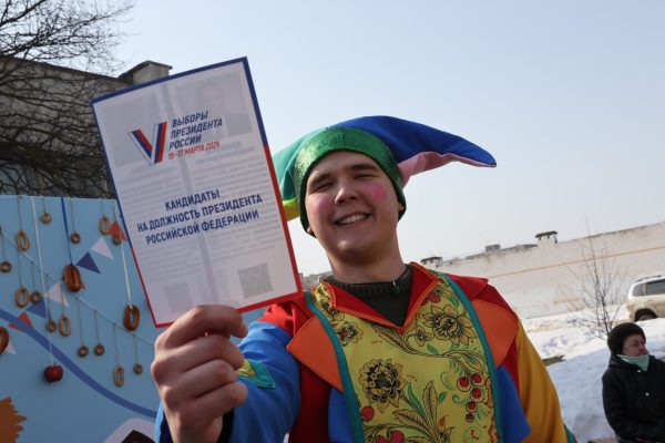 Масленица и выборы: нижегородцев угощают блинами на избирательных участках