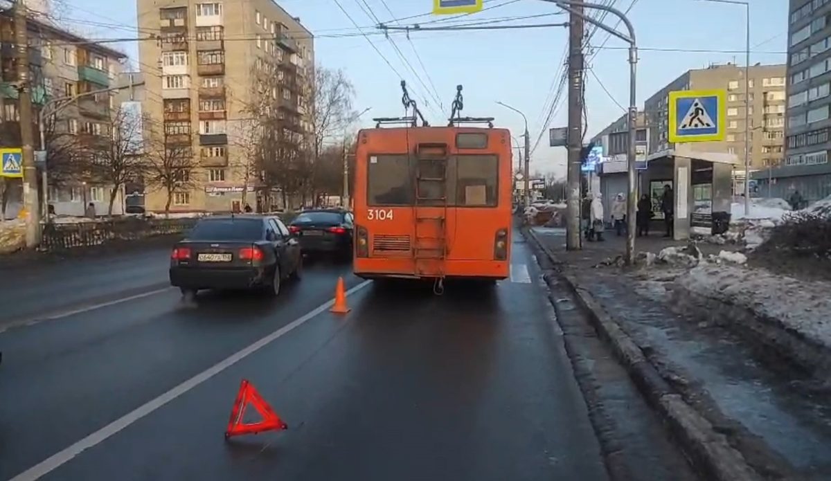 Троллейбус сбил школьницу в Автозаводском районе
