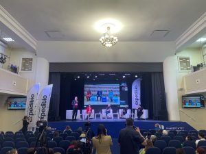 Наука и искусство - 2 в 1: форум "Универсум" проходит одновременно в Нижнем Новгороде и Томске