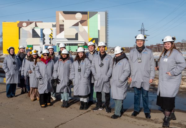 Участники Всемирного молодежного фестиваля посетили завод в Выксе