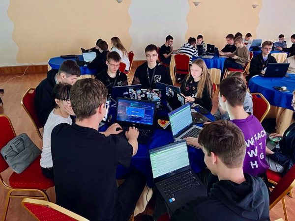 Студенты назвали ТОП‑3 специальностей по информбезопасности в рамках опроса ИТ-кампуса «НЕЙМАРК»