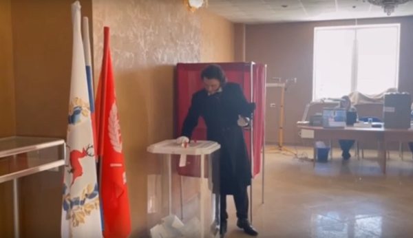 Александр Пушкин проголосовал на участке в Большеболдинском округе