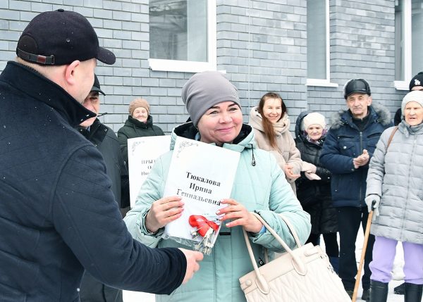 Более 100 человек из аварийного жилья в Шахунье получили ключи от новых квартир
