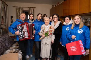 Мария Самоделкина поздравила с 8 марта участниц Великой Отечественной войны