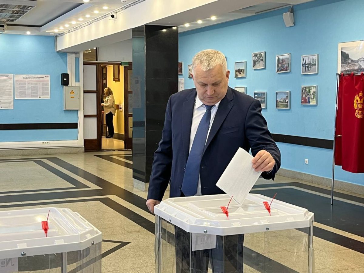 Начальник ГЖД Сергей Дорофеевский проголосовал на выборах президента РФ