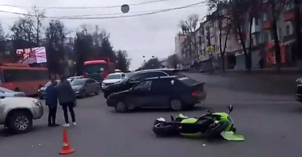 Первая авария с мотоциклистом в 2024 году произошла на площади Лядова