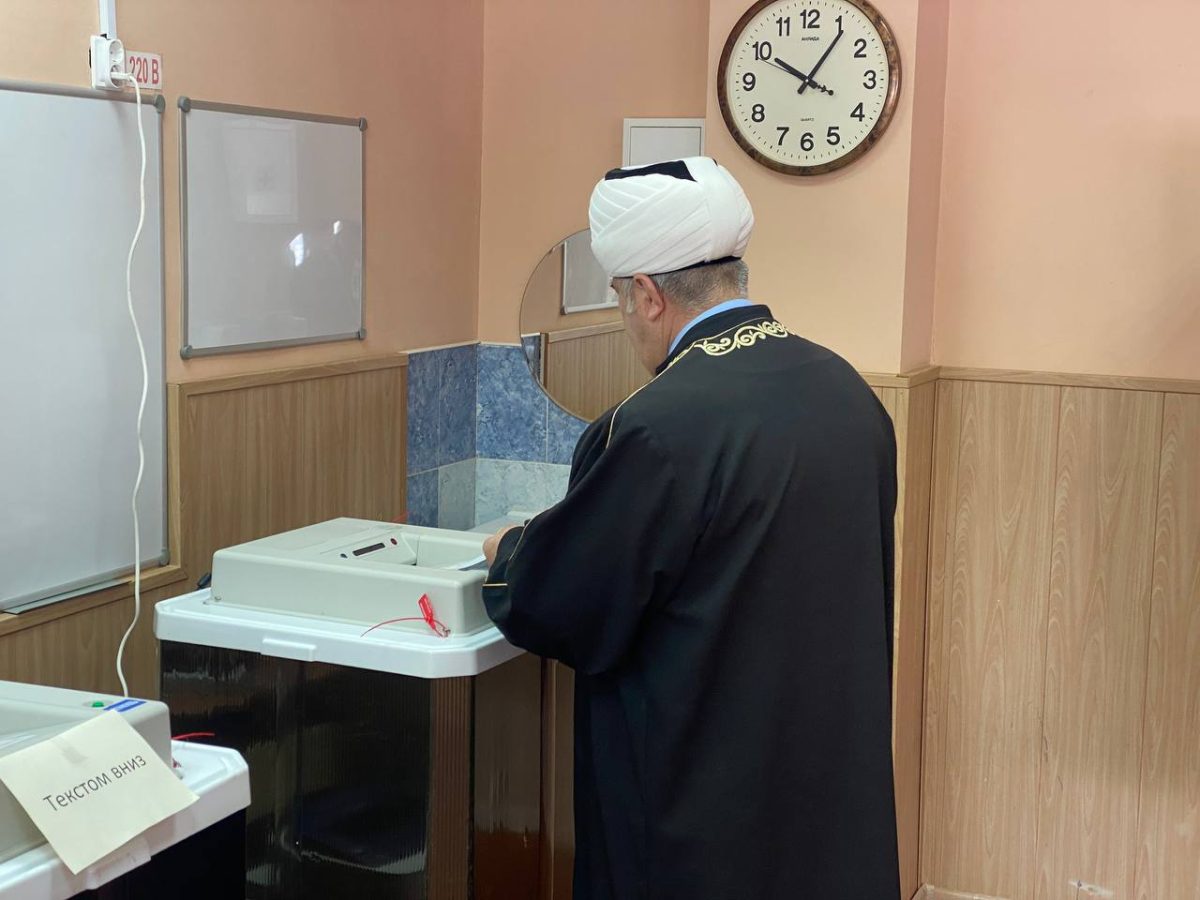 Председатель ДУМНО Гаяз-хазрат Закиров проголосовал на избирательном участке